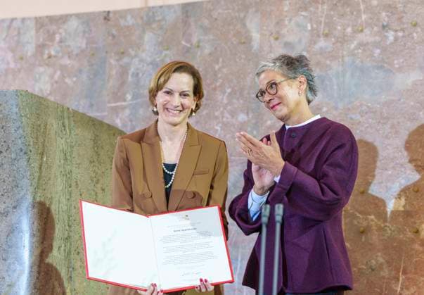 Frankfurt Main, Hesse, Germany, 20 10 2024 Paulskirche Presentation of the Peace Prize of the Book Trade to Anne Applebaum Karin Schmidt Friderichs, President of the German Publishers and Booksellers Association, right, presents the award Photo Andreas Arnold Pool Copyright: xAndreasxArnoldx-xPool dtsxNachrichtenagenturx dts_49241