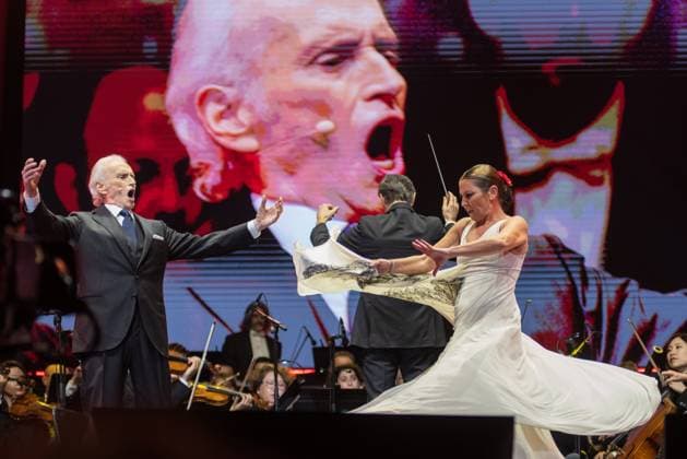 Bilder des Jahres 2024, Entertainment 10 Oktober Entertainment Themen der Woche KW42 Josep Carreras and Sara Baras close the Cultural Regatta in Barcelona The singer, composer and orchestra conductor Josep Carreras and the dancer and choreographer Sara Baras during a performance, in Passeig de Gràcia, on October 20, 2024, in Barcelona, Catalunya Espana The event, outdoors and free, is part of the events to commemorate the 200th anniversary of Passeig de Gràcia, promoted by the Fundació Barcelona Promoció 20 OCTOBER 2024 Barcelona Catalunya Catalunya Barcelona Catalunya Espana Copyright: xAlbertoxParedesx 6288964
