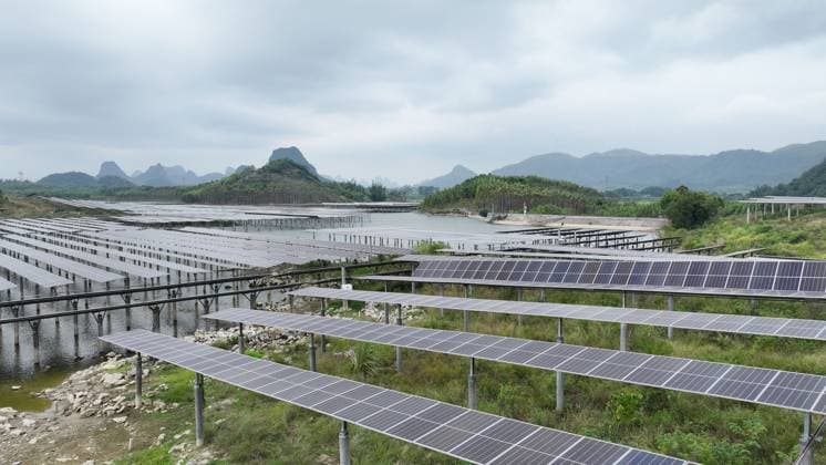 Fishery Solar Hybrid Project Photovoltaic Power Plant A photo taken on October 22, 2024, shows the fishery solar hybrid project photovoltaic power plant at Huangjiang Reservoir in Xinlin village of Liuzhou city, South China s Guangxi Zhuang Autonomous region. Liuzhou Guangxi China  Copyright: xCFOTOx originalFilename: cfoto-fisherys241023_npx44.jpg