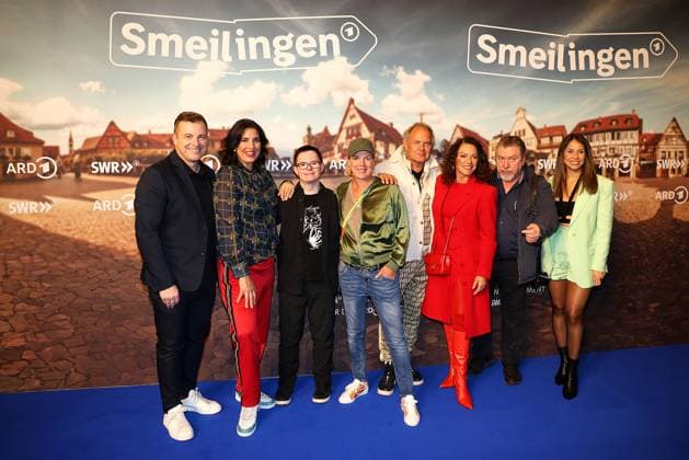 Martin Klempnow, Elena Uhlig, Tim Valerian Alberti, Mirja Boes, Uwe Ochsenknecht, Christine Neubauer, Armin Rohde and Negah Amiri, the main actors at the premiere event of the new ARD comedy series Smeilingen Ein Dorf wie Du und Ich on 23 10 2024 in Cologne ARD Comedy Series Premiere of Smeilingen Ein Dorf wie Du und Ich in Cologne