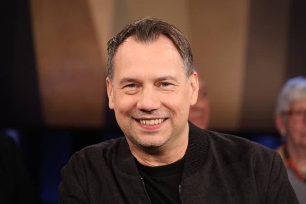 Sebastian Fitzek, author, as a guest on the NDR Talk Show, photo session on 25 10 2024 in the Hamburg Lokstedt television studio before the broadcast on the 3 program of NDR television
