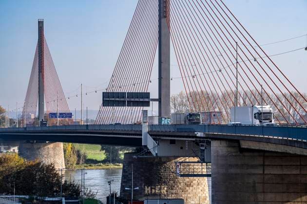 Friedrich Ebert Bridge over the Rhine near Bonn, also known as the North Bridge, highway bridge on the A565, cable-stayed bridge, NRW, Germany Friedrich Ebert Bridge