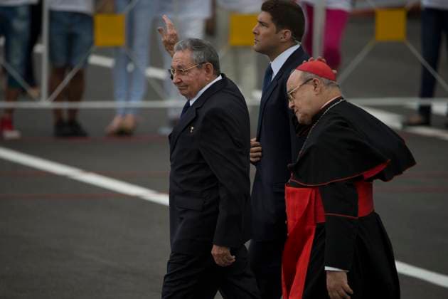 Pope Francis in Cuba September 19, 2015 Havana, Cuba Pope Francis arrived at Jose Marti International Airport in Havana where he was received by President Raul Castro and other heads of state The Pope will celebrate Mass tomorrow at the Plaza de la Revolucion During this tour he will visit Cuba and the United States Special Photo Dennis M  Copyright: xGDA ElxNuevoxDia PuertoxRicox-xTodosxlosxderechosxreservados.xProhibidoxelxusoxoxreproducci&oacute;nxdexestaximagenxenxPuertoxRicox DennisxManuelxRiverax prelnuevodiapic054868