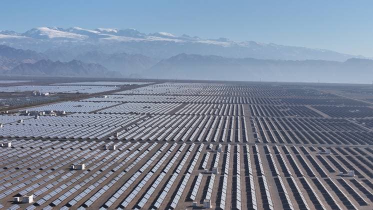 Shichengzi Photovoltaic Industrial Park in Hami An aerial photo shows the Shichengzi Photovoltaic Industrial Park in Hami, Xinjiang province, China, on October 26, 2024. With a planned total installed capacity of 1 million kilowatts, it is the demonstration park with the most complete photovoltaic module types and the most photovoltaic power generation technology in Xinjiang. Hami China  Copyright: xCFOTOx originalFilename: cfoto-shicheng241029_npR9W.jpg