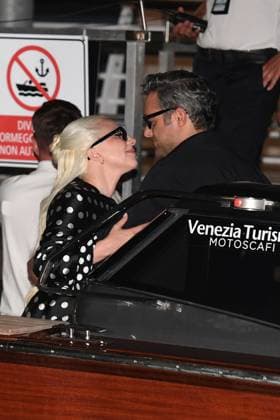 September 2, 2024, Venice, Italy: Lady Gaga and Michael Polansky arrive at aereoport for the 81st Venice International Film Festival in Venice. Venice Italy - ZUMAs197 20240902_aab_s197_170 Copyright: x xLuigixIoriox