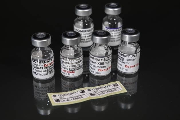Original vials of all Comirnaty vaccines from BioNTech Pfizer Editorial Original vials of all Comirnaty vaccines from BioNTech Pfizer Copyright: xBEAUTIFULxSPORTS KJPetersx