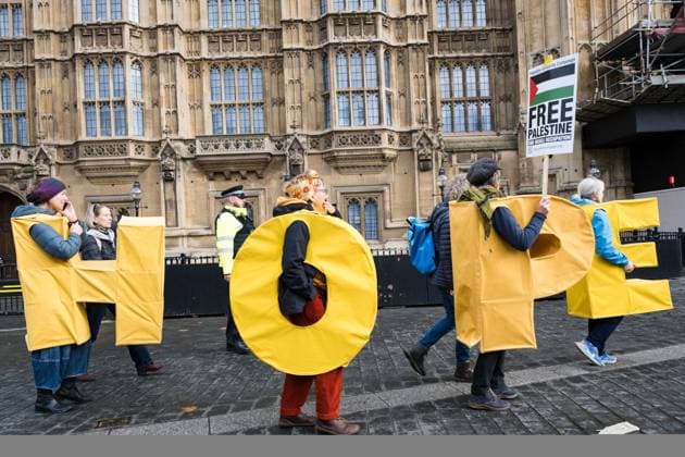 November 2, 2024, London, United Kingdom: A group of pro-Palestine supporters are seen wearing the costumes that read HOPE take part during the march. A massive protest organized by the Palestine Solidarity Campaign (PSC) took place in London. Pro-Palestine demonstrators marched from Whitehall to Nine Elms, and assembled near the US Embassy. London United Kingdom - ZUMAs197 20241102_aaa_s197_145 Copyright: xDanielxLaix