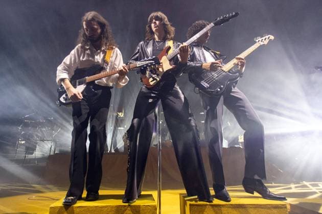 Bilder des Jahres 2024, Entertainment 11 November Entertainment Themen der Woche KW44 Entertainment Bilder des Tages Blossoms Perform at Eventim Apollo, London (L-R) - Lead guitarist Josh Dewhurst, lead singer Tom Ogden and bassist Charlie Salt of English band Blossoms performs at Eventim Apollo, London, England, UK on Saturday 2 November 2024 in support of their album Gary ., Credit:Justin Ng Avalon UK, England, London, Eventim Apollo Copyright: xJustinxNgx xAvalonx 0929689246