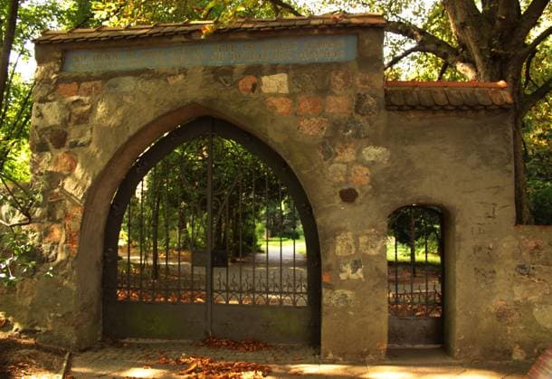 The entrance portal to the Alt Tempelhof cemetery in Berlin Tempelhof portal Alt Tempelhof cemetery in Berlin