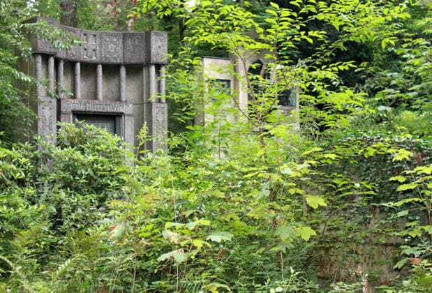 A visit to the Stahnsdorf cemetery is like a pilgrimage through centuries of architecture Stahnsdorf cemetery Grave Tomb of the Hermann Wirth family