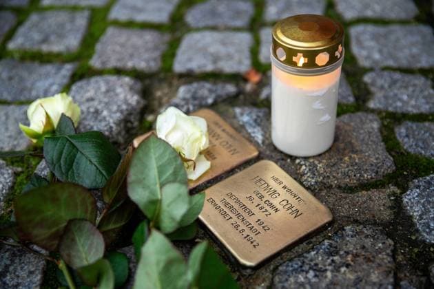 To commemorate the November Pogrom of 1938, numerous residents meet every year on 9 11 to clean the Stolpersteine together, which commemorate the murdered Jews in Greifswald Here Hermann and Hedwig Cohn Greifswald, Commemoration, November Pogrom, Mühlenstraße 1