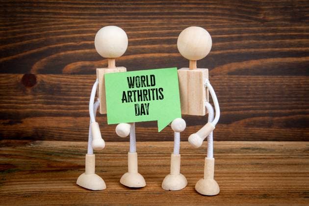 World Arthritis Day 12 October. Green speech bubble with text on wood texture background. Copyright: xEdgarsxSermulisx