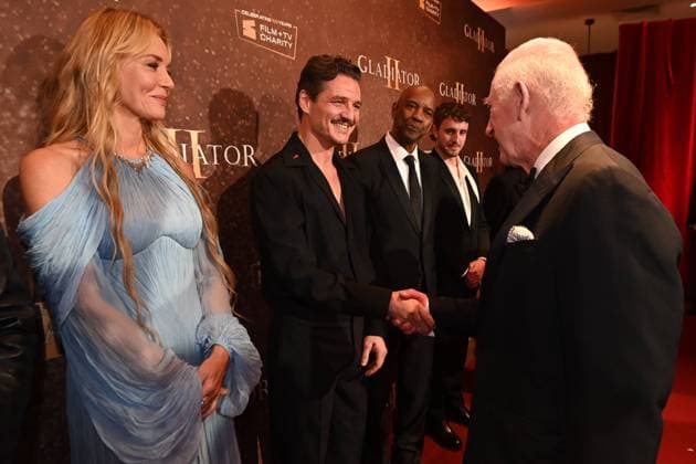 Bilder des Jahres 2024, Entertainment 11 November Entertainment Themen der Woche KW46 Entertainment Bilder des Tages King Charles III meets the cast at the Royal Film Performance and Global Premiere of Gladiator II in Leicester Square on November 13, 2024 in London, England King Charles III meets the cast, including Denzel Washington, Joseph Quinn, Connie Nielsen, Ridley Scott, Paul Mescal, Fred Hechinger and Pedro Pascal, at the Royal Film Performance and Global Premiere of Gladiator II in Leicester Square on November 13, 2024 in London, England, Credit:Eddie Mulholland for The Telegraph Avalon UK, London Copyright: xEddiexMulhollandxforxThexTelegraphx xAvalonx 0934094621