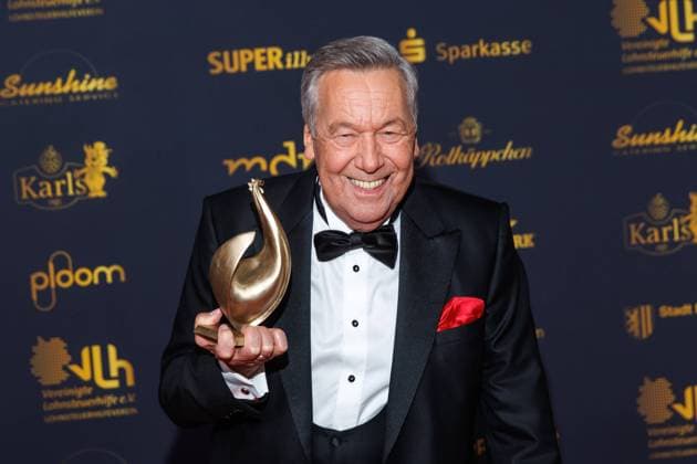 Award 30 Goldene Henne 2024 Carpet Roland Kaiser on the red carpet of the 30 Goldene Henne 2024 at Messe Leipzig on 15 11 2024 Copyright: xEventpressxKochanx
