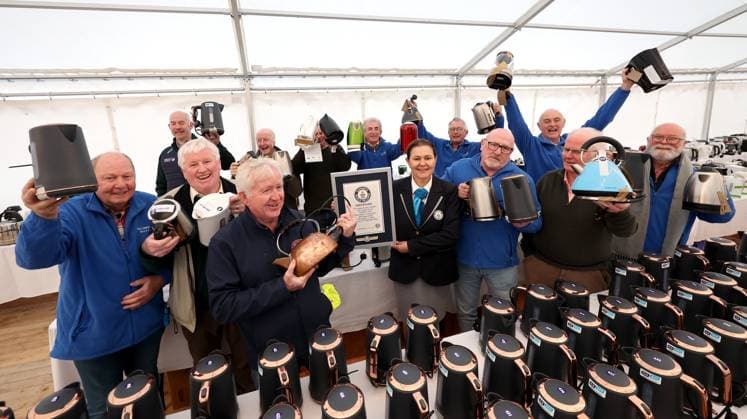 REPRO FREE *PRESS RELEASE NO REPRODUCTION FEE* EDITORIAL USE ONLY The Irish Men™s Shed Association Achieve Official Guinness World Record for the Largest Display of Kettles 19 11 2024 The Irish Men™s Shed Association, sponsored by energy company Flogas, have successfully achieved the official Guinness World Record for the Largest Display of Kettles. Kettles are the most important tool in supporting social connection and mental wellbeing for ˜Shedders™. Over one thousand new and old kettles in working order collected from Sheds nationwide and donated by Flogas were on display at the Association™s annual conference and shedfest in Mucklagh Community Centre, Tullamore, Co. Offaly on Tuesday 19th November 2024. The official Guinne  Copyright: x INPHO JamesxCrombiex 1054045354st