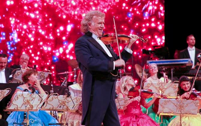 Zurich, Switzerland November 22, 2024 André Rieu performs with his Johann Strauss Orchestra at Hallenstadion Zuerich Concert, Konzert, Music, Musik, Mandoga Media Germany Zurich André Rieu performs with Johann Strauss Orchestra