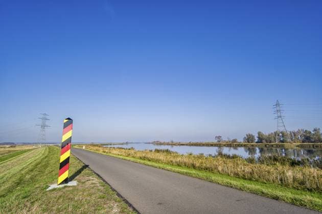 Radweg an der Westoder, Nationalpark Unteres Odertal, Brandenburg, Deutschland, Europa Cycle path along the West Oder, Lower Oder Valley National Park, Brandenburg, Germany, Europe Copyright: imageBROKER LotharxSteiner ibxlot11818570.jpg