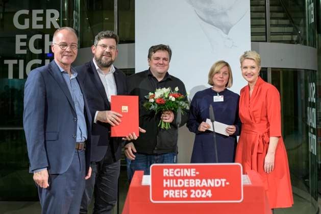 GER, Berlin, Regine Hildebrandt Prize 2024 award ceremony, SPD, Politik im Atrium, Willy Brandt Haus, pictured from left Endstation Rechts is an initiative that has been campaigning against right-wing extremism and for an open, democratic society since 2006 26 11 2024, Copyright: HMBxMedia UwexKoch
