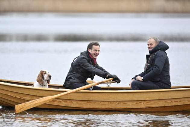 Sweden s Prime Minister Ulf Kristersson with his dog Winston amd Poland s Prime Minister Donald Tusk take a trip in the rowing boat Harpsundsekan during Thursday s summit at Harpsund where a new strategic bilateral cooperation agreement between Sweden and Poland was signed during Thursday s summit at Harpsund, Sweden, 28 November 2024 FLEN SWEDEN x10060x  Copyright: xHenrikxMontgomery TTx NORDIC-BALTIC SUMMIT IN SWEDEN hD2wPLy7gOA