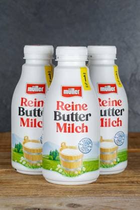 Pure buttermilk from Theo Müller company on a wooden board with copyspace copy space portrait format, Stuttgart, Germany - April 11, 2023: Pure buttermilk from Theo Müller company on a wooden board with copyspace copy space portrait format in Stuttgart, Germany., Stuttgart, Germany - April 11, 2023: Pure buttermilk from Theo Müller company on a wooden board with copyspace copy space portrait format in Stuttgart, Germany., 07.10.2024, Copyright: xBoarding_Nowx Panthermedia38043187.jpg