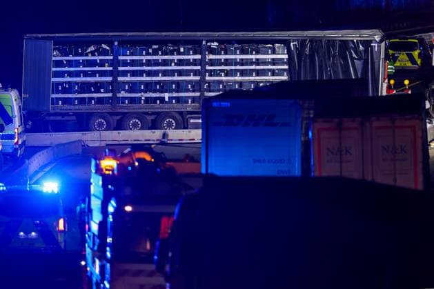 30 11 2024 01 12 2024, Full closure on the A1 freeway near Hagen Accident Truck parked across the roadway at the scene of the accident A truck driver hit several vehicles on the A46 and A1 freeways and then drove into oncoming traffic at a construction site near Hagen and came to a stop across t