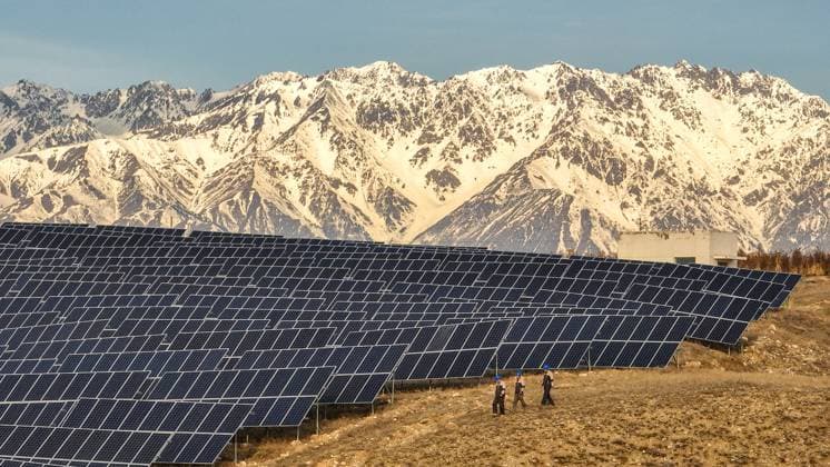 Clean Energy in Xinjiang Workers of Huaneng Yili Xexin Photovoltaic Power Plant inspect equipment on a barren slope in Yili, Xinjiang province, China, on November 30, 2024. Yili Xinjiang China  Copyright: xCFOTOx originalFilename: cfoto-cleanene241203_npFUf.jpg