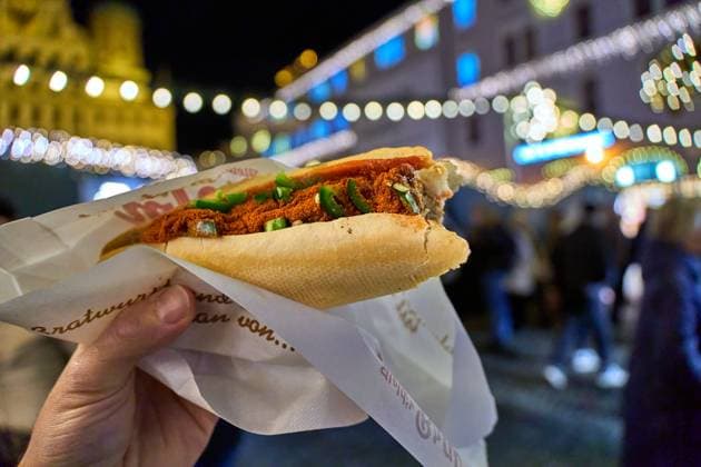 Augsburg, Bavaria, Germany - December 5, 2024: Augsburg, Bavaria, Germany - December 5, 2024: Vegan Bosna, or bratwurst in a roll at the Augsburg Christmas market, symbol for meat substitute, plant-based alternative, prices and food at the Christmas market.