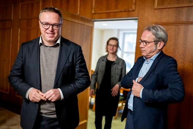 Thuringian blackberry parties meet The Left 10 12 2024 Erfurt The chairman of the Thuringian CDU state parliamentary group, Mario Voigt CDU , the acting Thuringian Minister of the Interior and