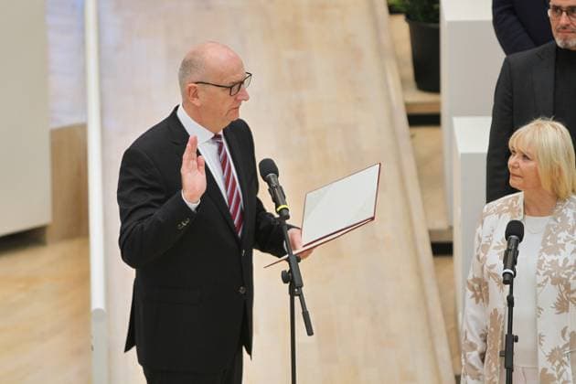 Potsdam, Brandenburg, Germany, 11 12 2024 Brandenburg State Parliament Election of the Minister President Dietmar Woidke, SPD, is sworn in after his re-election in the second round of voting Copyright: xdtsxNachrichtenagenturx dts_53572