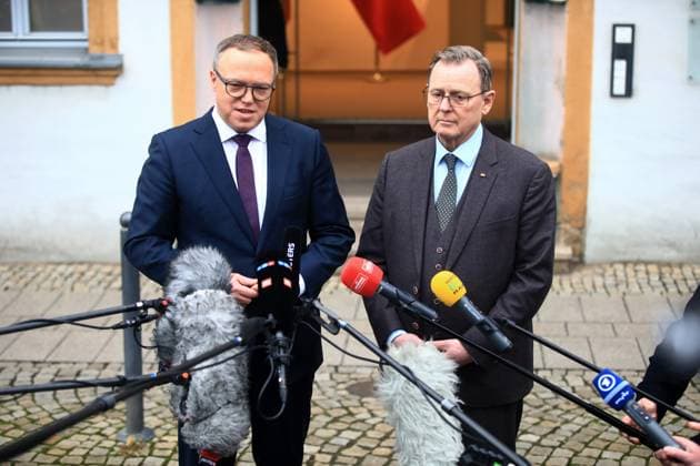 Bodo Ramelow hands over official duties to new Minister President Mario Voigt Erfurt, 12 12 2024 Following the election of the new Minister President Mario Voigt li, Bodo Ramelow re , Minister President a D hands over official duties in the Thuringian State Chancellery Thuringia Germany Copyright: xx