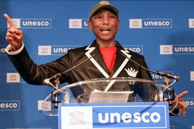 Entertainment Themen der Woche KW51 Bilder des Jahres 2024, Entertainment 12 Dezember Entertainment Bilder des Tages Pharrell Williams named UNESCO Goodwill Ambassador for Arts Education and Entrepreneurship in Paris American rapper, producer and fashion designer Pharrell Williams receives a diploma from UNESCO Director General A Azoulay as a UNESCO Goodwill Ambassador for Arts, Education and Entrepreneurship, at UNESCO Headquarters, in Paris, on December 17, 2024 Stéphane Lemouton Bestimage American rapper, producer and fashion designer Pharrell Williams receives a diploma from UNESCO Director General A Azoulay as a UNESCO Goodwill Ambassador for Arts, Education and Entrepreneurship, at UNESCO Headquarters, in Paris, on December 17, 2024 Paris France Copyright: xStephanexLemoutonx xBestimagexStephanexLemoutonx xBestimagex