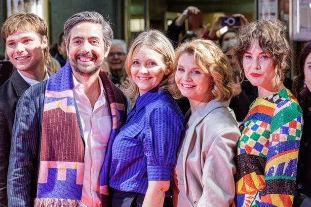 17 12 2024 Essen Cinema Premiere at the Essen Lichtburg FESTE FREUNDE - EIN HOCH AUF UNS Here Henning Flüsloh, David Dietl, Laura Tonke, Annette Frier and Katia Fellin Essen Lichtburg Cinema North Rhine-Westphalia Germany