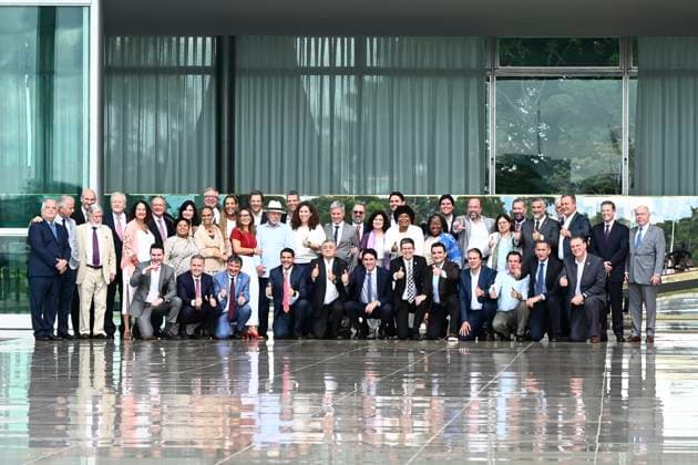 Brazilian President Luiz Inacio Lula Da Silva Has Lunch With Government Ministers Brazilian President Luiz Inacio Lula da Silva holds a ministerial meeting and has lunch with ministers at the Alvorada Palace in Brasilia, Brazil, on December 20, 2024. Brasilia Brazil  Copyright: xTonxMolinax originalFilename: molinaneto-brazilia241220_npnoK