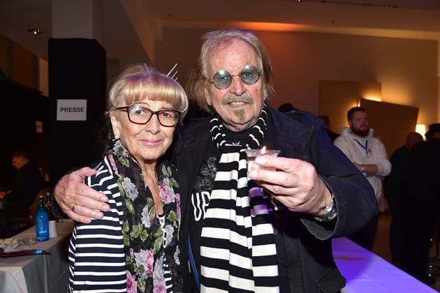 30 years of Christmas with Frank Zander Frank Zander with wife Evi Zander for the 30th anniversary of Frank Zander, Marcus Zander Christmas with Frank Family Estrel Covention Center Berlin, on 21 12 2024 Photopress Mueller