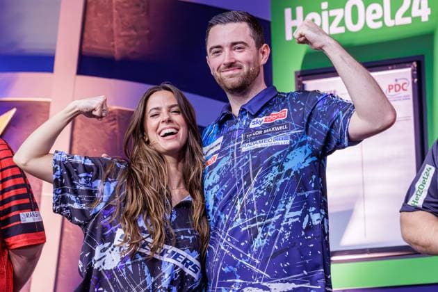 05 01 2025 Düsseldorf Celebrity Darts World Championship 2025 at the Düsseldorf Maritim Hotel Here chart-topping dart player Vanessa Mai and Luke Cool Hand Luke Humphries Düsseldorf Maritim Hotel North Rhine-Westphalia Germany