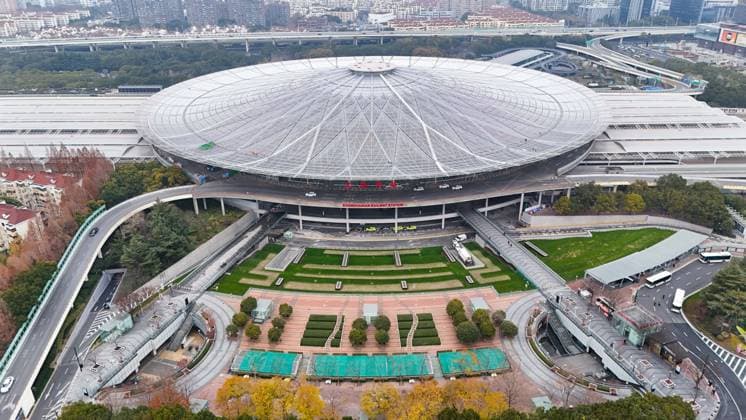 (250106) -- SHANGHAI, Jan. 6, 2025 -- An aerial drone photo taken on Jan. 5, 2025 shows an exterior view of Shanghai South Railway Station in east China s Shanghai. Shanghai South Railway Station on Sunday launched its first high-speed rail service with the departure of the inaugural train G1305, marking a significant milestone in its development. (Photo by Xinhua) CHINA-SHANGHAI-RAILWAY TRAFFIC-HIGH-SPEED TRAIN (CN) ChenxHaoming