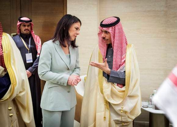 Annalena Baerbock Buendnis 90 Die Gruenen , Federal Foreign Minister, photographed in Riyadh as part of her participation in the meeting of foreign ministers in the extended Aqaba format on Syria Here with the Foreign Minister of Saudi Arabia, Faisal bin Farhan Al Saud Photographed on behalf of the Foreign Office Riyadh Saudi Arabia Copyright: xThomasxKoehler AAx