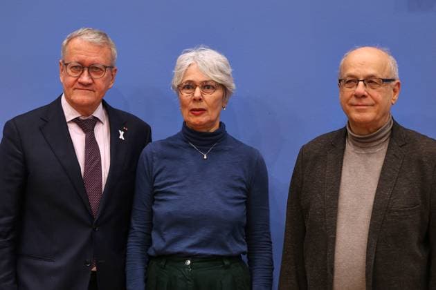 Berlin, Germany, 14 01 2025 Federal Press Conference Press conference 15 years of the Catholic abuse scandal Eckiger Tisch e V L R Matthias Katsch, managing director and spokesperson of Eckiger Tisch e V , Astrid Mayer, member of the Action Alliance of Victims Initiatives, Klaus Mertes, former rector of the Jesuit grammar school Canisius Kolleg Copyright: xdtsxNachrichtenagenturx dts_55827