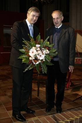 Klaus Wowereit, Governor Mayor from Berlin at the Award ceremony of Hannah Hoech Prices 2007 with the Preistraeger Painter Harald Metzkes in the Church of St. Nicolai in Berlin Middle
