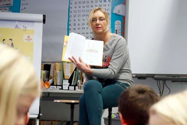 Jette Joop, Designer, involved itself on nationwide Vorlesetag in Berlin and reads Pupils before, Berlin Germany, Germany