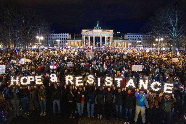 Demonstration Sea of Lights of Hope against right-wing extremism Germany, Berlin on 25 01 2025 Many thousands gathered at the Brandenburg Gate to demonstrate against right-wing extremism Hope Resistance