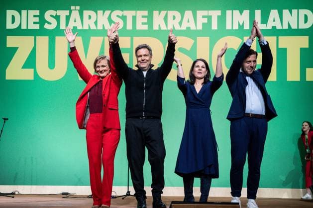 Extraordinary Federal Delegates Conference of BUENDNIS 90 DIE GRUENEN Felix Banaszak, Party Chairman together with Annalena Baerbock, Foreign Minister , Chancellor candidate Robert Habeck and Franziska Brantner celebrate the conclusion of the party program for the federal election at the Extraordinary Fede