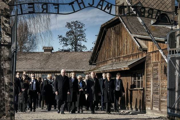 Oswiecim, Lesser Poland Malopolskie , Poland, 27 01 2025 Auschwitz Birkenau concentration camp memorial commemorating 80 years since the liberation of the concentration camp A delegation including Federal Chancellor Olaf Scholz SPD and Federal President Frank Walter Steinmeier enters the former concentration camp through the gate with the slogan Arbeit macht frei (Work sets you free) Copyright: xDenzel,xJesco BPA dtsxNachrichtenagenturx dts_56668