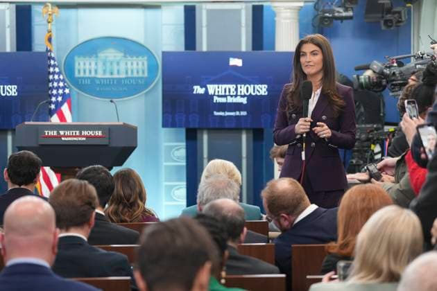 White House Daily Press Briefing CNN correspondent Kaitlan Collins reports from the daily briefing at the White House in Washington, DC, January 28, 2025. Credit: Chris Kleponis CNP AdMedia Washington District of Columbia United States of America EDITORIAL USE ONLY  Copyright: xx CKB02390 CNP AdMediax admphotostwo915123