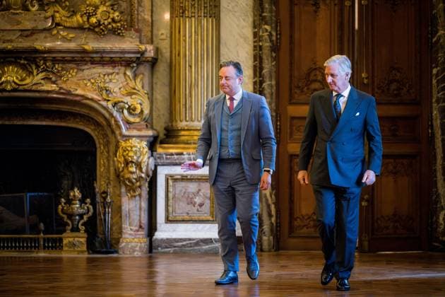 Prime Minister Bart De Wever and King Philippe - Filip of Belgium pictured during the oath ceremony of the new Prime Minister and members of the federal government at the Royal Palace, Monday 03 February 2025, in Brussels. Negotiators from the five parties that make up the Arizona coalition - the N-VA, MR, Engagà s, Vooruit and CD&V - reached a government agreement on Friday evening. JASPERxJACOBS 111702049