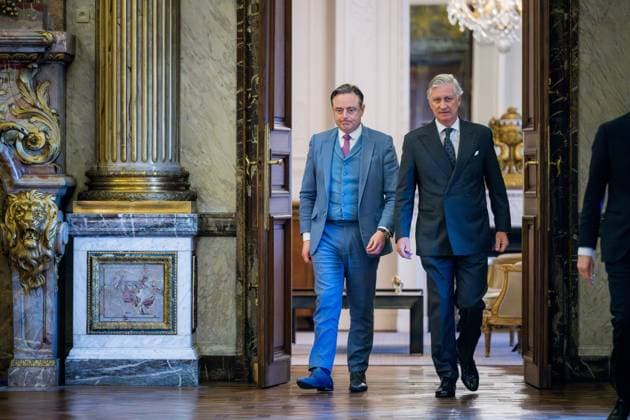 Prime Minister Bart De Wever and King Philippe - Filip of Belgium pictured during the oath ceremony of the new Prime Minister and members of the federal government at the Royal Palace, Monday 03 February 2025, in Brussels. Negotiators from the five parties that make up the Arizona coalition - the N-VA, MR, Engagà s, Vooruit and CD&V - reached a government agreement on Friday evening. JASPERxJACOBS 111702050