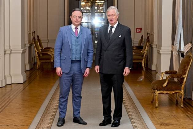Prime Minister Bart De Wever and King Philippe - Filip of Belgium pictured at the oath ceremony of the new Prime Minister and members of the federal government at the Royal Palace, Monday 03 February 2025, in Brussels. Negotiators from the five parties that make up the Arizona coalition - the N-VA, MR, Engagà s, Vooruit and CD&V - reached a government agreement on Friday evening. POOLxFREDERICxANDRIEU 111704447