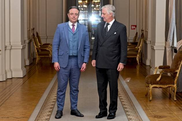 Prime Minister Bart De Wever and King Philippe - Filip of Belgium pictured at the oath ceremony of the new Prime Minister and members of the federal government at the Royal Palace, Monday 03 February 2025, in Brussels. Negotiators from the five parties that make up the Arizona coalition - the N-VA, MR, Engagà s, Vooruit and CD&V - reached a government agreement on Friday evening. POOLxFREDERICxANDRIEU 111704479