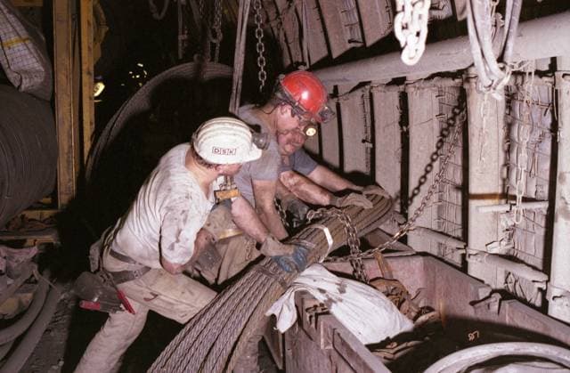 Miners of Deutsche Steinkohle AG DSK working underground in the Falscheid field of Saar colliery on 29 1 2007 bub