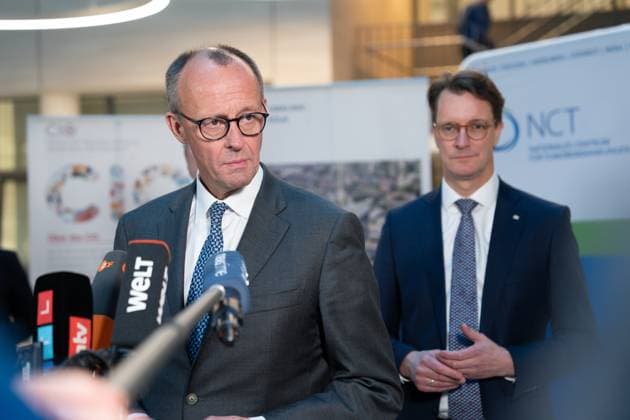 Chancellor candidate Freidrich Merz visits the University Hospital Cologne Chairman of the CDU Germany Friedrich Merz MdB together with Minister President of NRW Hendrik Wuest at the press conference following his visit to the University Hospital Cologne, Cologne, 04 02 2025 Cologne NRW Germany